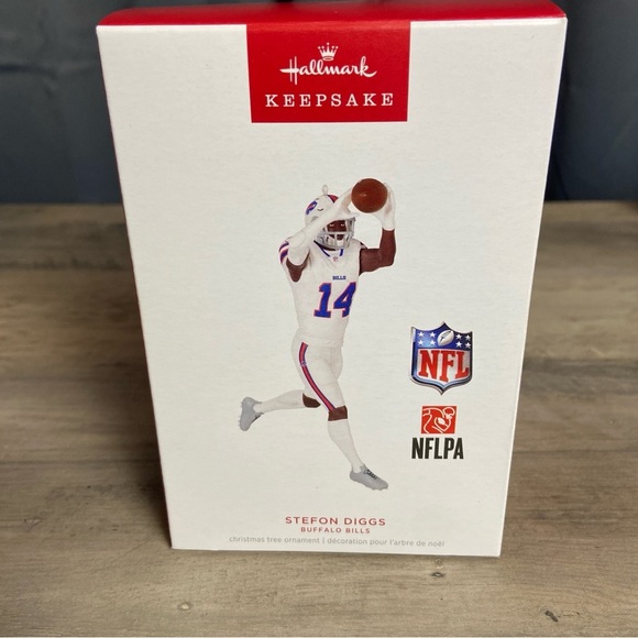 2024 Hallmark STEFON DIGGS Buffalo Bills #14 NFL FOOTBALL LEGENDS Ornament - NIB - Picture 1 of 6